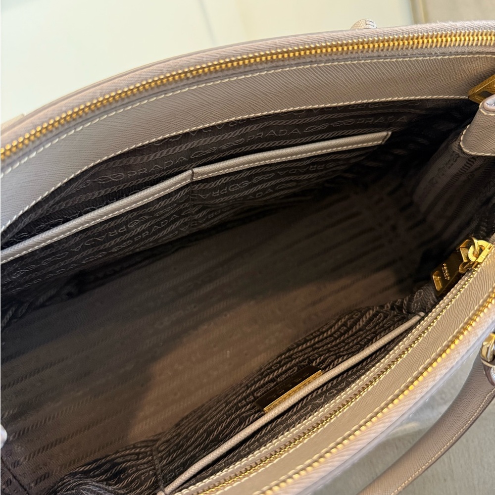 Prada | Large Galleria Saffiano Tote - Picture 15 of 17